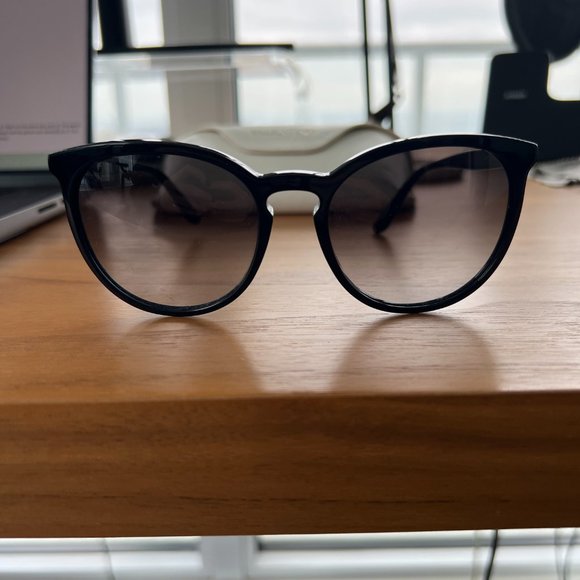 Valentino Sun Glasses - Picture 4 of 7